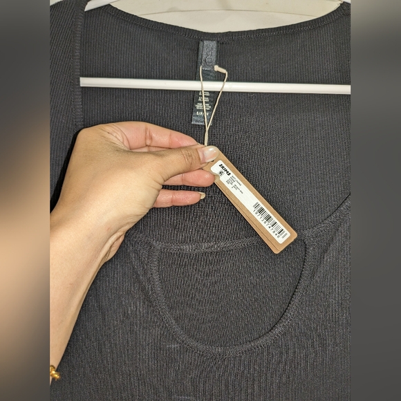 2. NWT SKIMS SOFT LOUNGE LONG SLEEVE KEYHOLE DRESS IN ONYX - Picture 6 of 7